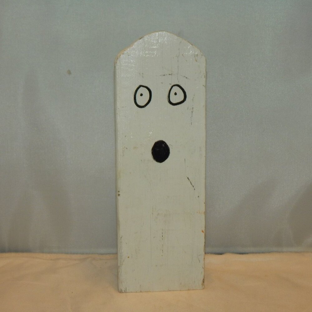 👻 Rustic Hand-Painted Wooden Ghost shelf sitter